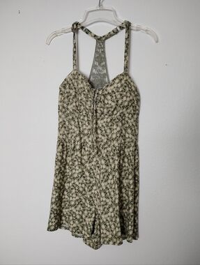 Derek Heart Spring Floral Sleeveless Romper Crochet Back